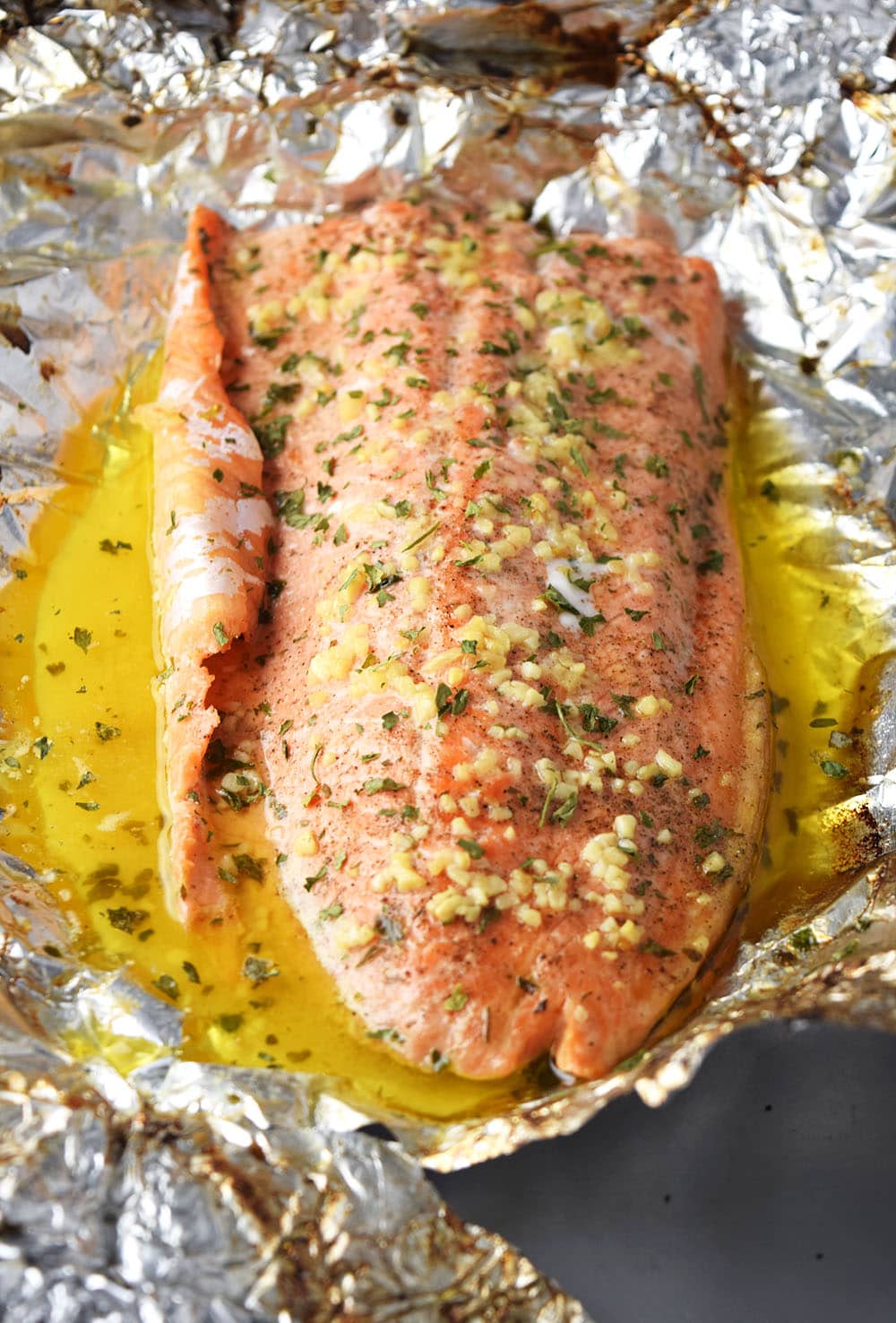 Garlic Butter Steelhead Trout in Foil Recipe - Kitchen Swagger