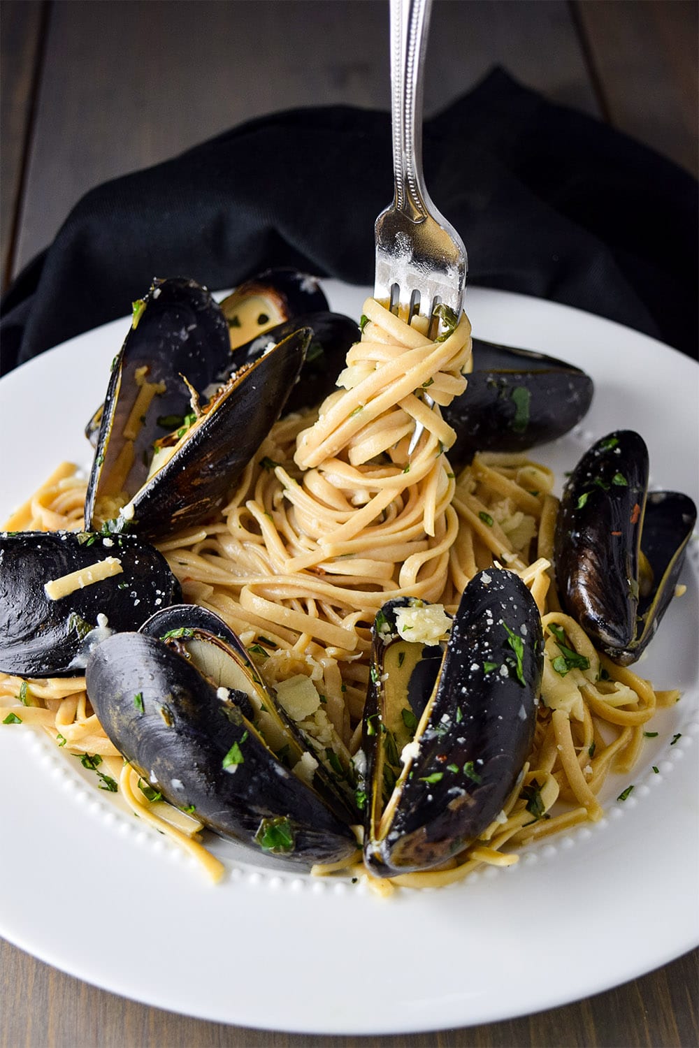 Mussels And Linguine With Garlic Butter White Wine Pasta Sauce 