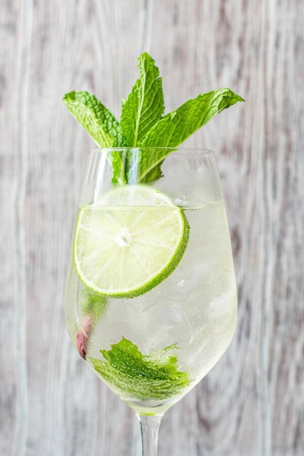 The Beginner's Guide to Essential Cocktails - HARDCOVER - Image 10