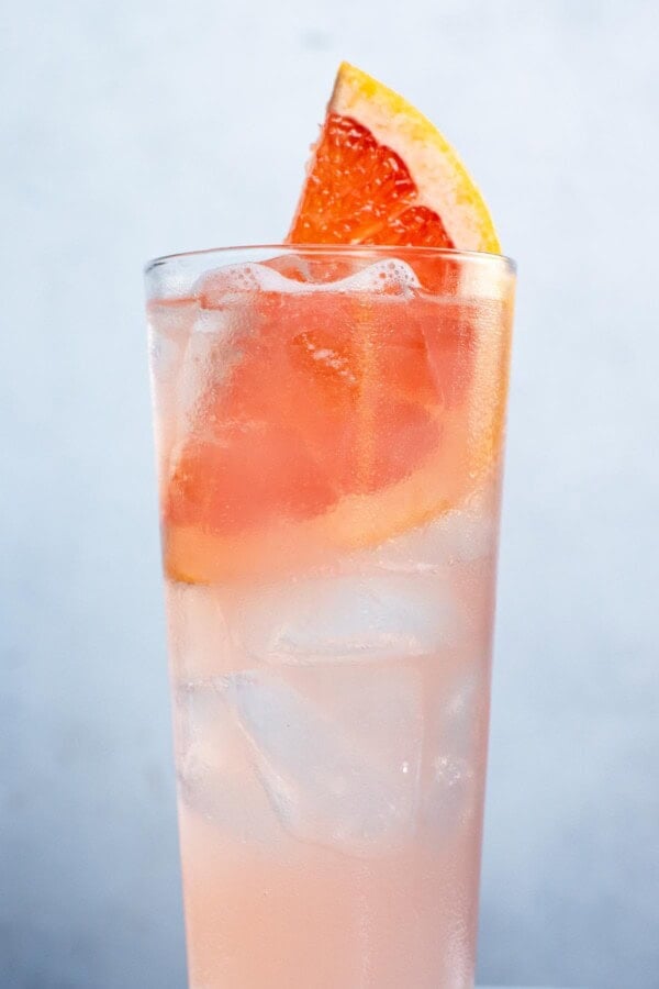 The Beginner's Guide to Essential Cocktails - HARDCOVER - Image 9